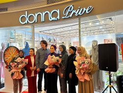 Cut Meyriska dan Roger Shopping Live di Donna Prive TSM Makassar