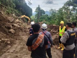 Tompoladang Longsor, Jalan Poros Maros-Bone Macet