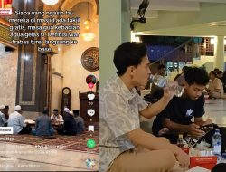 Remaja Masjid Rebutan Air Mineral dan Takjil Ramadan, Endingnya Kocak!