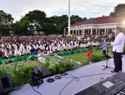 Gerakan Ramadan Berbagi Bahagia yang Diinisiasi Gubernur Bahtiar Dihadiri Puluhan Ribu Warga di Bone 