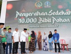 Pertama di Indonesia, Pj Gubernur Bahtiar Inisiasi Gerakan Sedekah Pohon, 50.000 Dibagi ke Warga Bone 