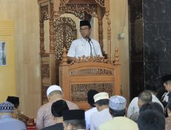 Perkuat Silaturahmi, Pj Bupati Takalar Shalat Jumat Berjamaah di Masjid H Soesila Hj Hamida