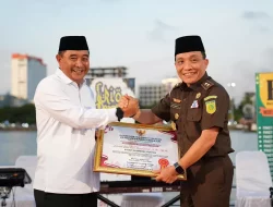 Leonard Simanjuntak Pamit Pindah Tugas, Pj Gubernur Sulsel Bahtiar Berikan Penghargaan