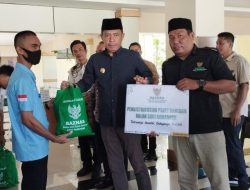 Pj Walikota Parepare bersama Baznas Bagikan Paket Ramadan ke Pegawai Honorer, Cleaning Service, Security Dan Supir