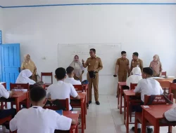 Pj Bupati Takalar Pantau Ujian Sekolah di SMP Negeri 1 Takalar