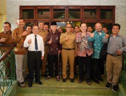 Pj Gubernur Zudan Silaturahmi ke Prof Basri Hasanuddin, Diskusikan Pembangunan Sulsel 