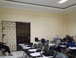 Bawakan Materi di FIB Unhas, Rusdin Tompo: Penulis Mesti Pahami Karakter Platform Digital