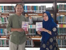 Momen Hari Buku Nasional, Rusdin Tompo Serahkan Buku ke DPK Provinsi Sulawesi Selatan