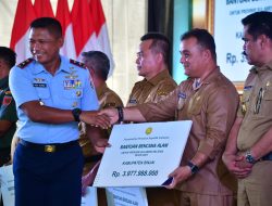 Pj Bupati Sinjai Terima Bantuan Bencana Alam Senilai Rp3,9 M dari Mentan RI