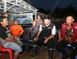 Pj Wali Kota Palopo Dampingi PJ Gubernur Sulsel Salurkan Santunan Kepada Korban Banjir