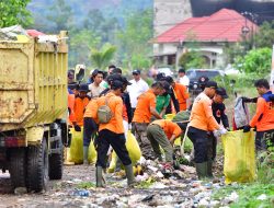 Merespons Keluhan Masyarakat Terkait Persoalan Sampah, Pj Wali Kota Palopo, Memimpin Langsung Kegiatan Bersih Sampah