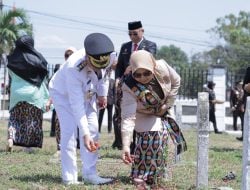 Pj Bupati Pimpin Upacara dan Ziarah di Taman Makam Pahlawan