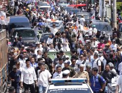 Lautan Massa Antar Ilham Azikin-Kanita Daftar ke KPU Bantaeng