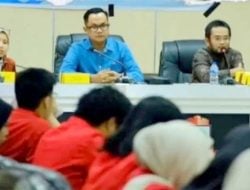 Ray Suryadi bersama Andi Hadi Ibrahim Sambut Mahasiswa Unhas di DPRD Makassar