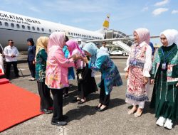 Pj Ketua PKK Ninuk Triyanti Zudan Dampingi Ibu Negara Iriana Joko Widodo Kunker di Sulsel