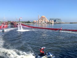 Atraksi Flyboard hingga Pembentangan 79 Bendera 100 Meter Meriahkan HUT RI di Pantai Losari Makassar