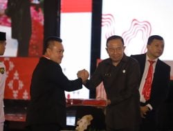 Penjabat (Pj) Bupati Wajo Andi Bataralifu Terima Duplikat Bendera Pusaka Merah Putih Dari BPIP