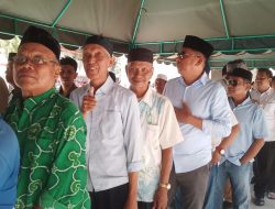 Pj Wali Kota Akbar Ali Ikut Antre dan Berbaur dengan Warga Parepare pada Jumat Berkah Masjid Raya