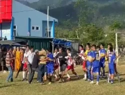 Sepak Bola Tarkam di Barru Ricuh, Suporter Masuk Lapangan dan Pukul Pemain