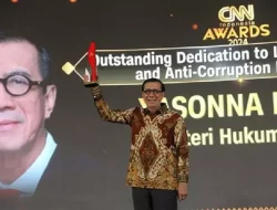 Menkumhan Yasonna Terima Penghargaan CNN Indonesia Awards 2024, Plt Kakanwil Kemenkumham Sulsel Ucapkan Selamat