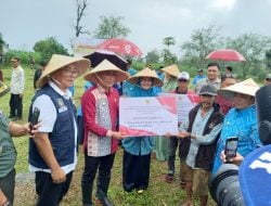 Pemprov Sulsel Sebar Rutusan Ribu Kg Bantuan Pupuk untuk Petani Komoditi Perkebunan