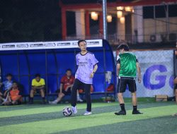 Gaungkan Gaya Hidup Sehat, Ilham Ari Fauzi Main Bola Bareng Milenial Makassar