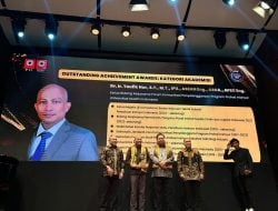 Dosen Teknik Industri FTI UMI Dr. Ir. Taufik Nur Raih Outstanding Achievement Awards BKTI PII