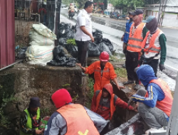 Gandeng Balai Besar Pelaksanaan Jalan Nasional Sulsel, Dinas PUPR Parepare Bersihkan Drainase