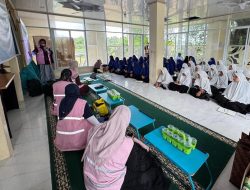 Melalui Program Mengajar, Srikandi PLN UID Sulselrabar Dukung Kesejahteraan dan Edukasi Santri di Ponpes Kekasih Al Aqsha