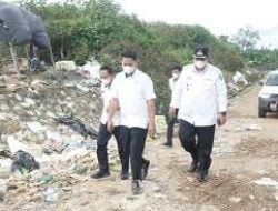 TPA Bontoramba Tergenang, Sampah Berserakan di Jalan Poros Maros