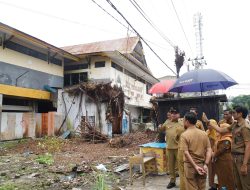 Kunjungi Kawasan Eks CU, Pj Wali Kota Parepare Harap Pasar UMKM Dapat Mendorong Pertumbuhan Ekonomi Masyarakat