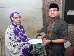 Jadi Orang tua Asuh, Dirum PDAM Gowa Beri Bantuan Warga Miskin