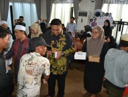 Petugas Kebersihan dan Ojol di Maros Terima Bantuan ZIS