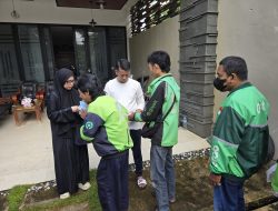 Wakil Ketua DPRD Maros Salurkan Zakat ke Ratusan Ojol dan Tukang Becak