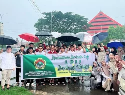 Semangat Berbagi di Tengah Hujan, LDII Sulsel Salurkan Takjil untuk Masyarakat