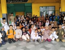 Latih Solidaritas dan Empati, Siswa MI Muhammadiyah 11 Makassar Gelar Aksi Berbagi Takjil