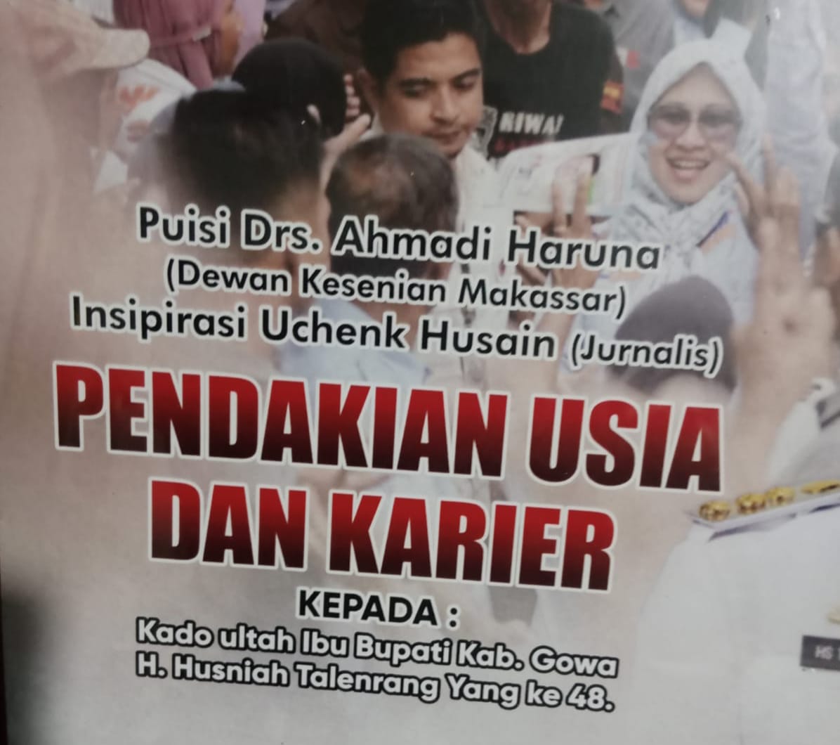 Penyair Ahmadi Haruna Baca Puisi di Milad 48 Bupati Husniah Talenrang