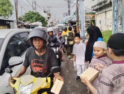 Latih Solidaritas dan Empati, Siswa MI Muhammadiyah 11 Makassar Gelar Aksi Berbagi Takjil