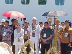 Kapal Pesiar MS Artania Sandar di Pelabuhan Nusantara, Ratusan Turis Asing Jelajahi Parepare