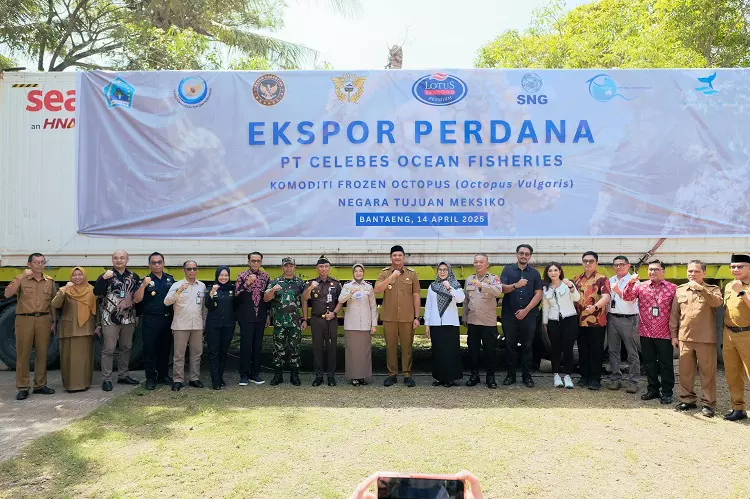 Bupati Bantaeng Uji Nurdin Lepas Ekspor Perdana Komoditi Gurita untuk Negara Meksiko